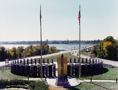 [color photograph of the World War II Memorial]