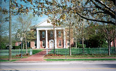 [color photograph of Kent County Courthouse]