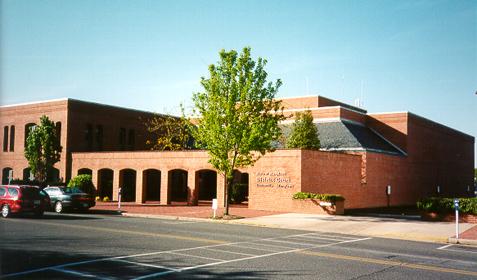 [color photograph of Queen Anne's County District Court Building]