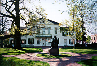 [color photograph of Queen Anne's County Courthouse]